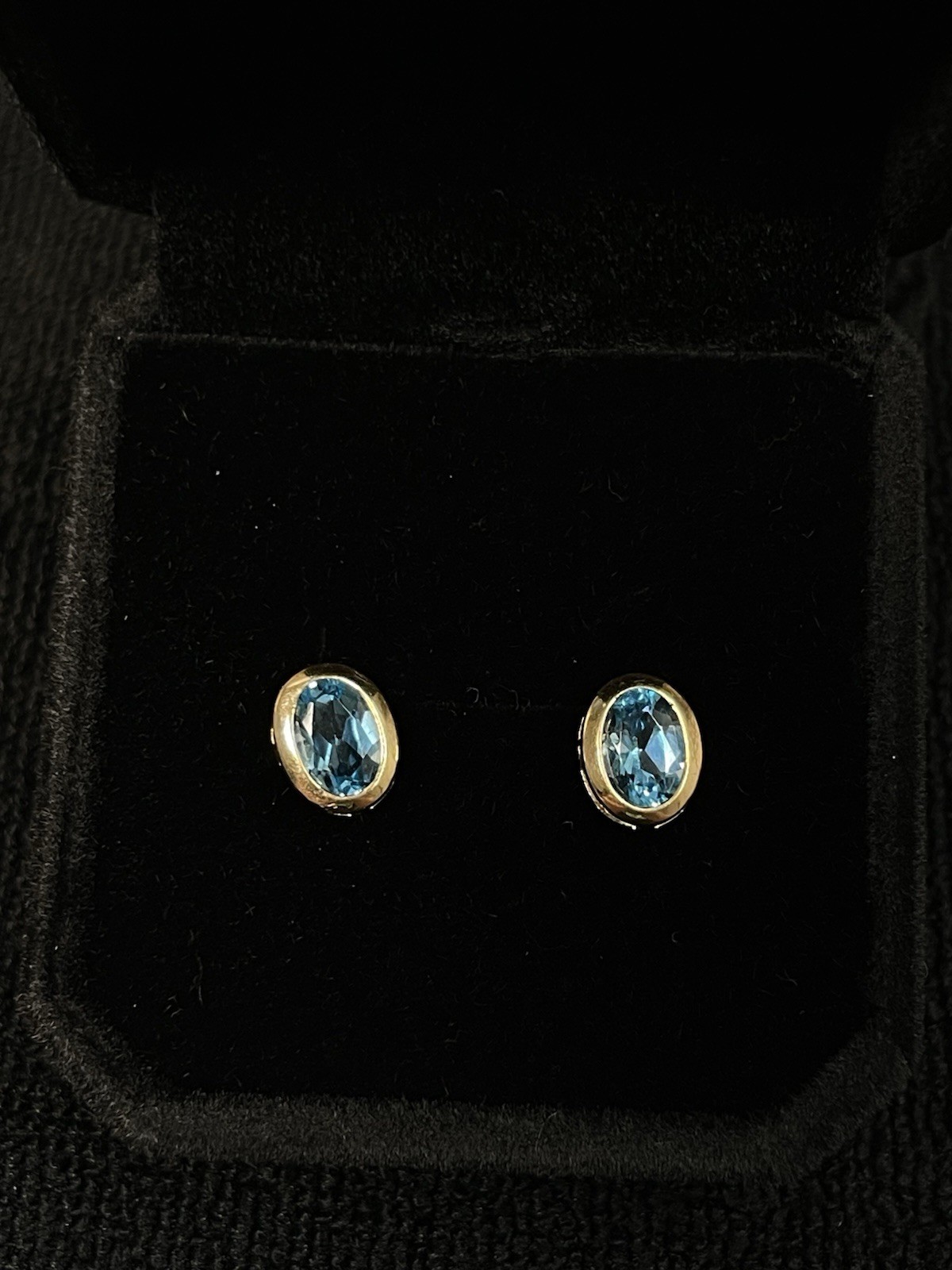 14k yellow gold oval blue topaz stud earrings. no clutch
