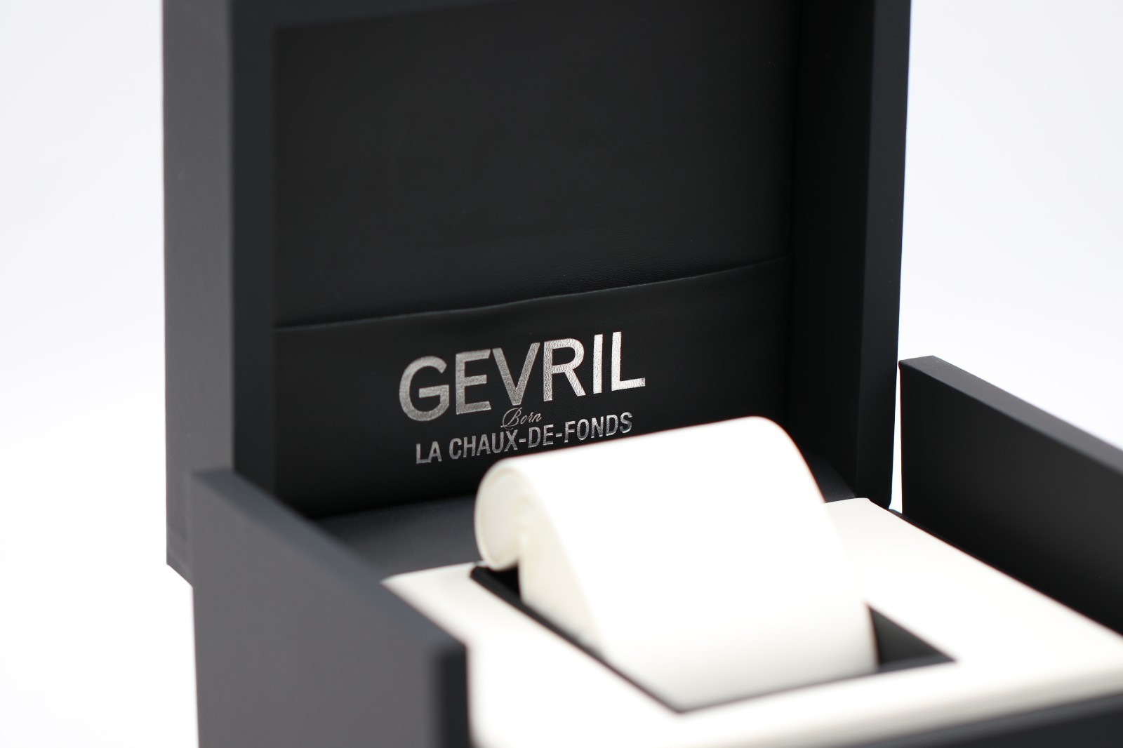 Gevril 15201-2 Men’s Avenue of Americas Swiss Automatic Sellita SW200-1 Watch