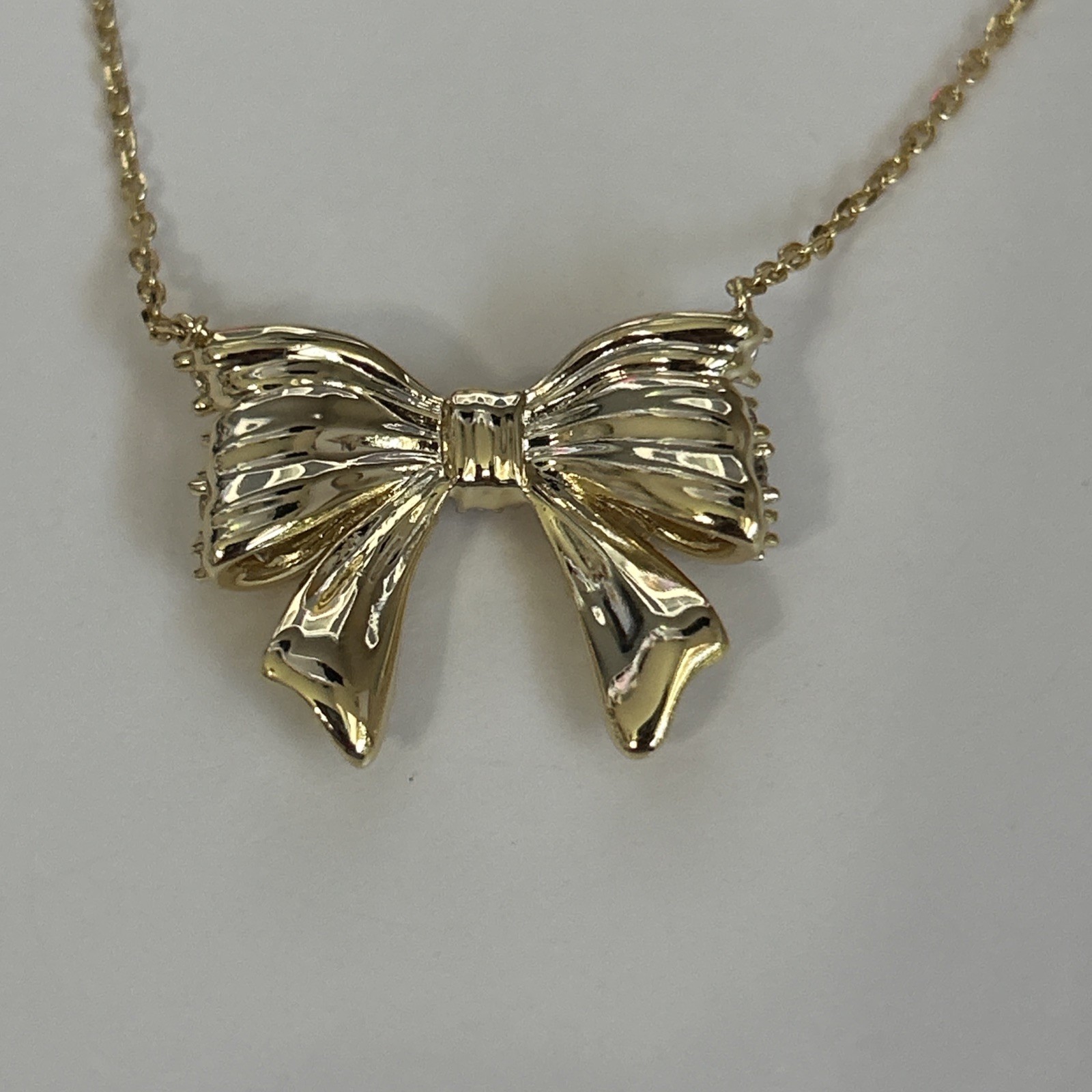 NEW! Kendra Scott Gold Krista Bow Short Pendant Necklace in White Mix Pearl