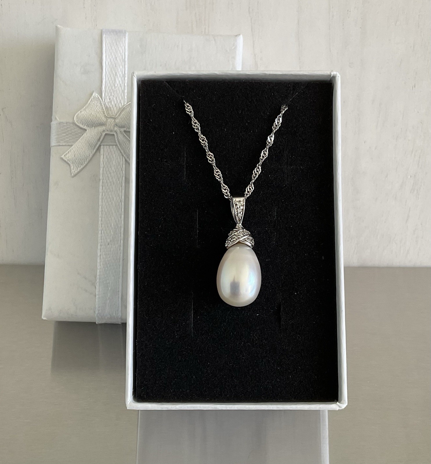 Genuine Pearl with 28 Diamond Accents Pendant Necklace 925 Sterling Silver 17″