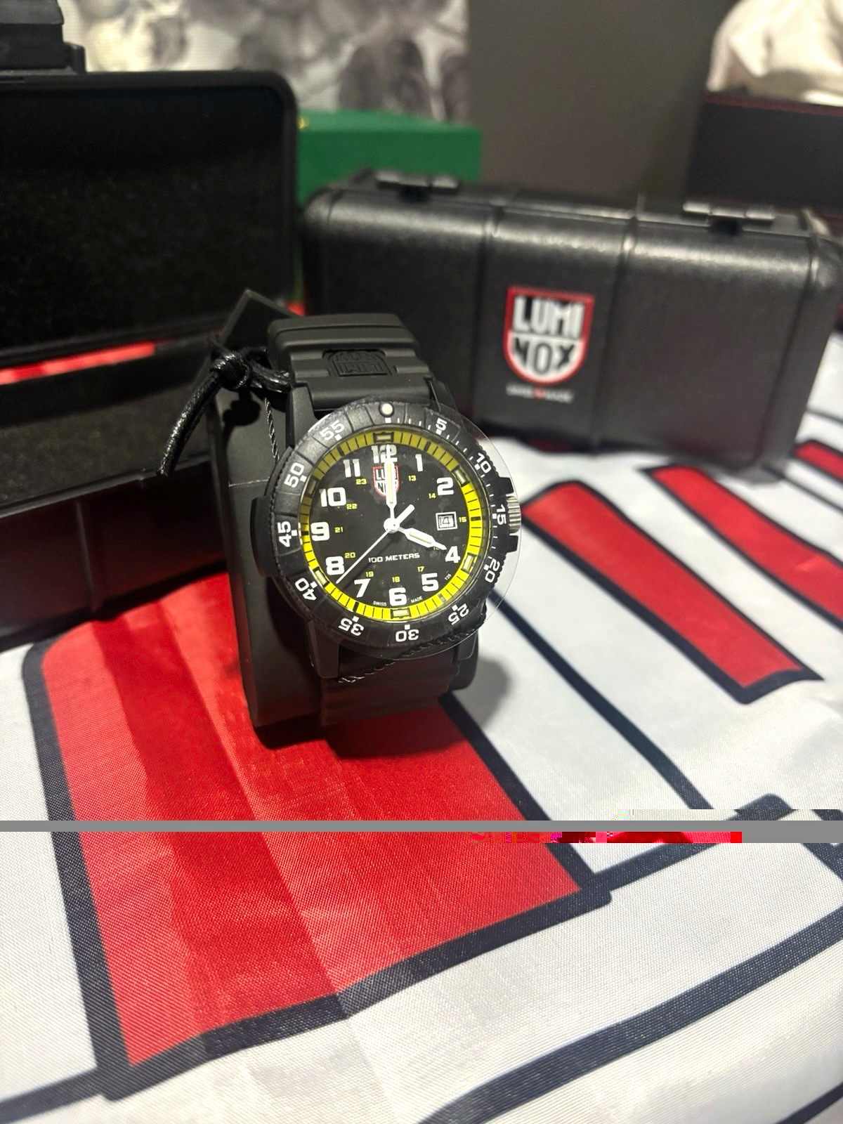 Luminox F-117 Nighthawk Men’s 44mm 200m Quartz Date Black Rubber Strap Box