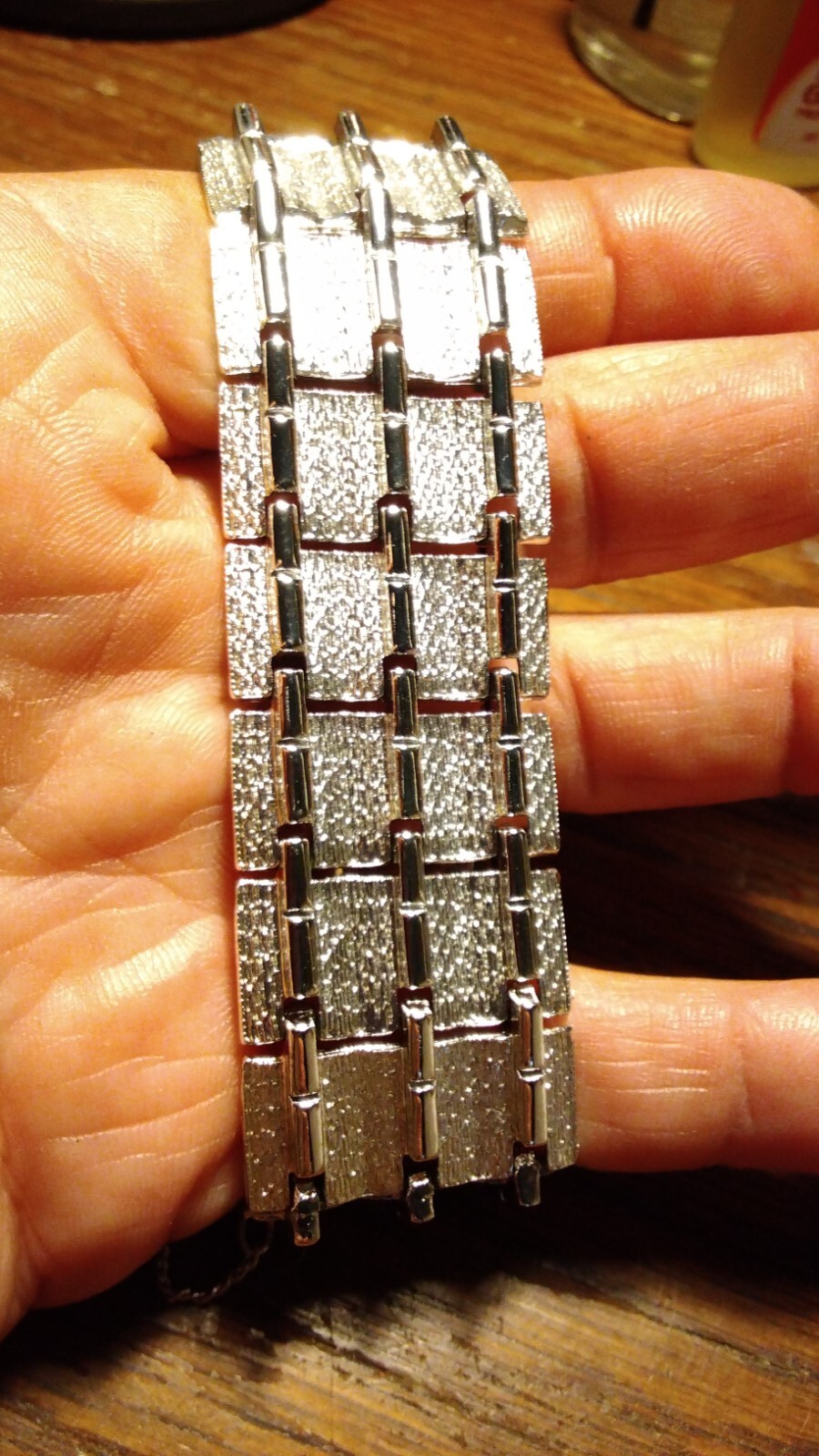 Silver tone Bracelet Signed JUDY LEE Shiny Safety Chain Texture 1″ Wide Link Vtg