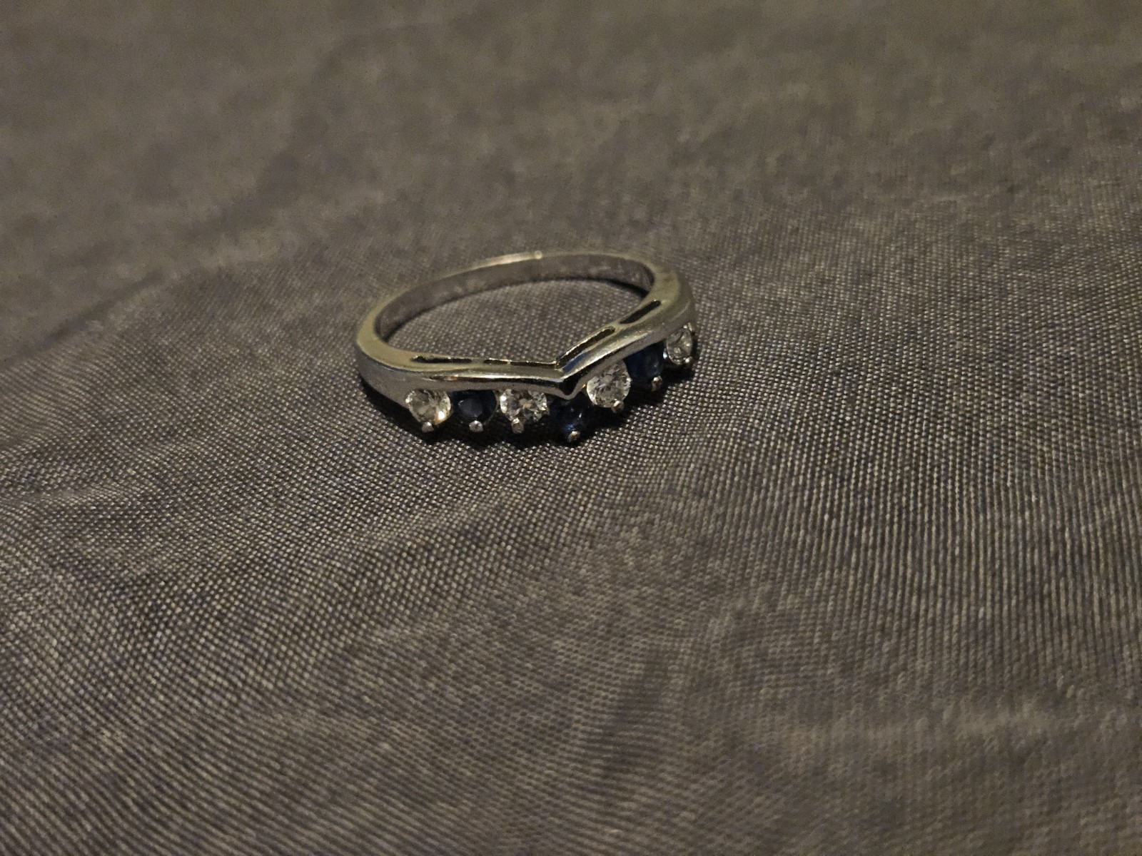 Wishbone Ring V-Shape Silver Tone Blue & White Stones Chevron Band Size 6.75