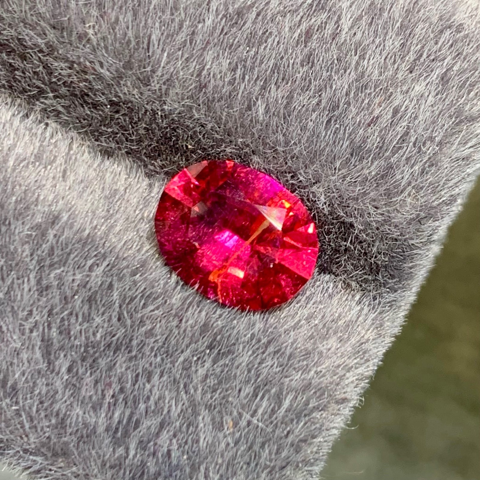 1.57 Carats Hot rubelite Tiurmaline Oval shape from Afghanistan