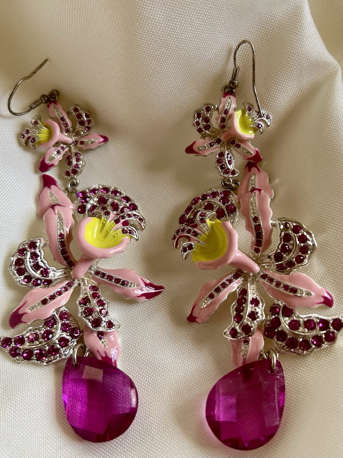 Enamel Metal Tropical Flower 4-1/4 Inch Heavy Drop Dangle Hook Earrings EUC Sexy