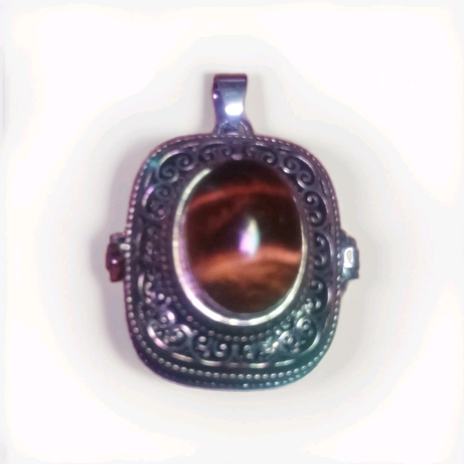 Necklace Gemstone poison pendant” or “pill box” Small Irems Tigers Eye Natural
