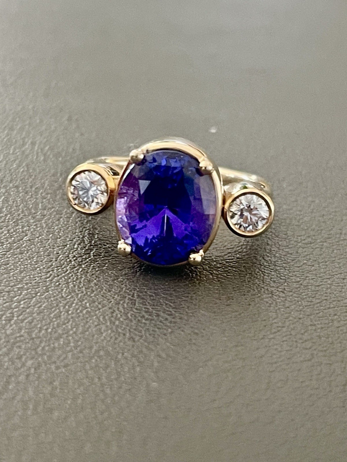 Gorgeous One Of A Kind 14k 5.5CTW Tanzanite and 0.50CTW Diamond Ring. S6 (X332)
