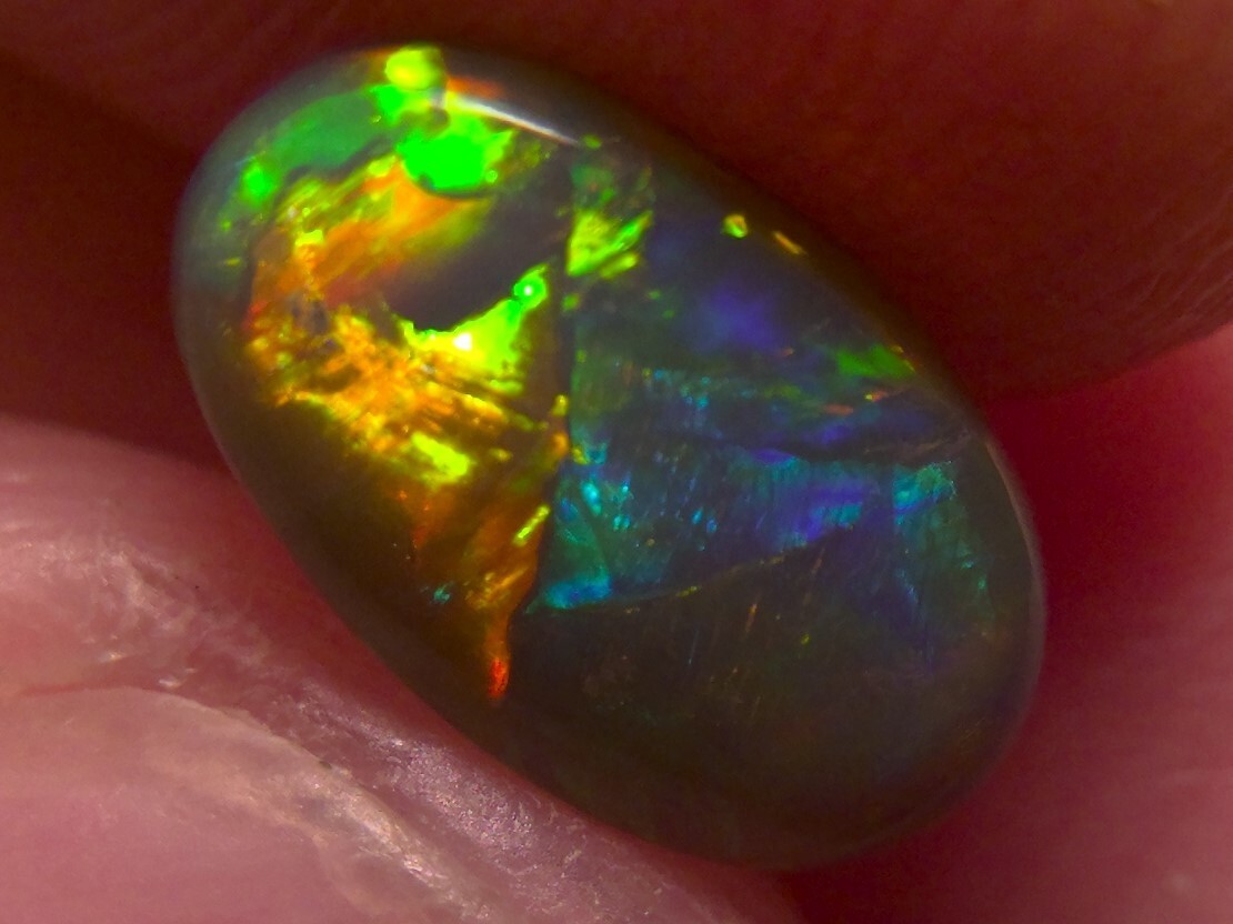 1.25cts Solid Lightning Ridge semi black opal, stunning rainbow fire *see video*