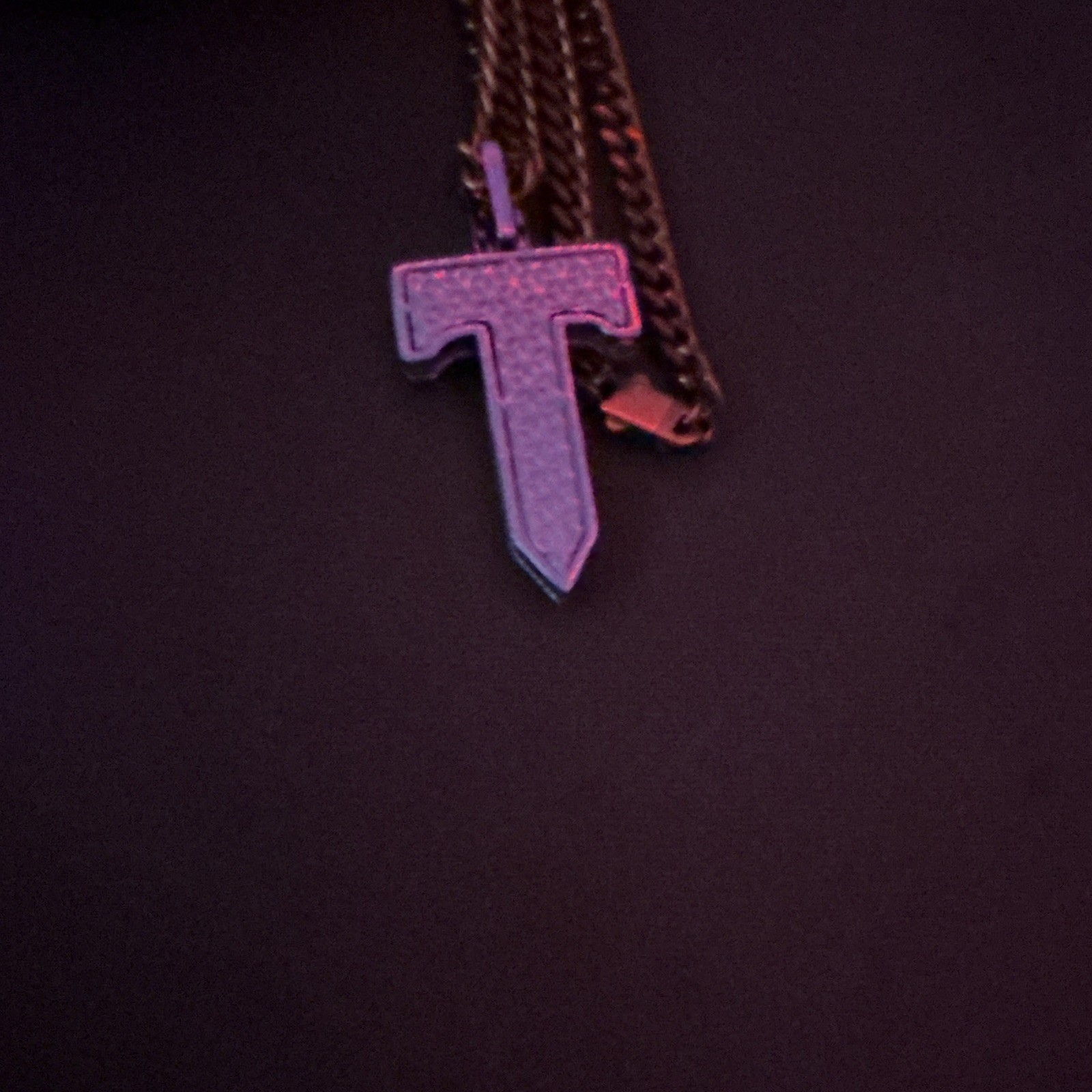 Gold Tone Letter T Pendant Necklace, Metal Curb Chain, No Stone