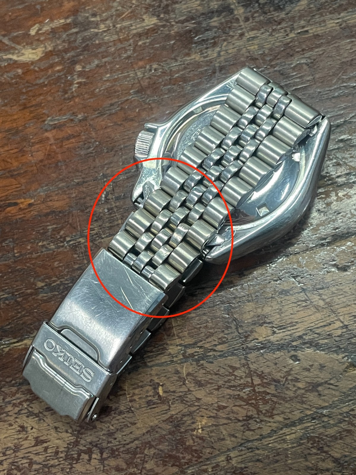 Seiko Men’s Black Watch – SKX007