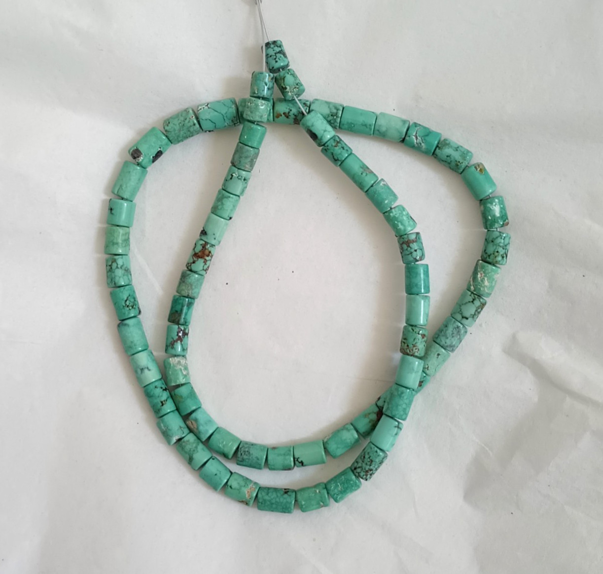 OLD STOCK HUBEI TURQUOISE 5-6 x 6-8MM TUBE BEADS – 17.75″ – 2654E