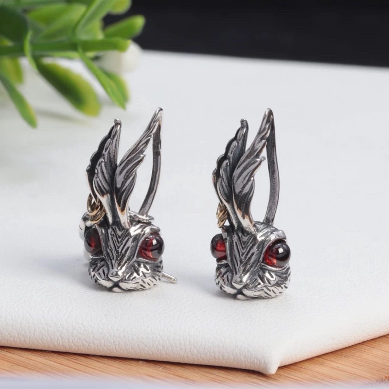 Rabbit earrings men’s and women’s personality trend retro fashion earrings