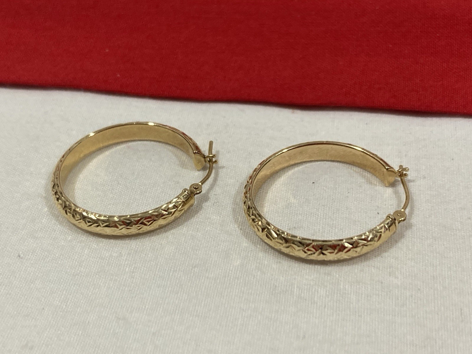 NEW EG EternaGold 14k Solid Yellow Gold Etched Round HOLLOW HOOP EARRINGS 1.96g