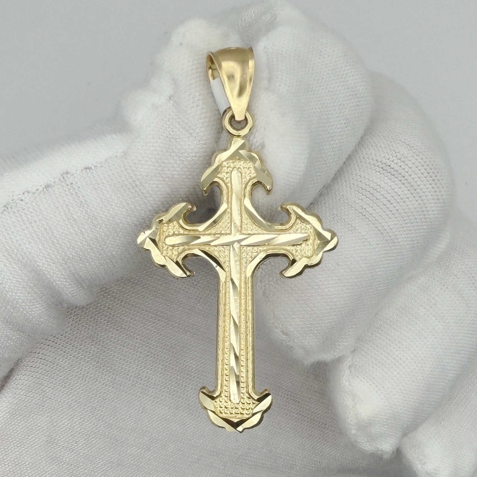 10kt Yellow Gold Diamond-Cut Mens Cross Religious Charm Pendant