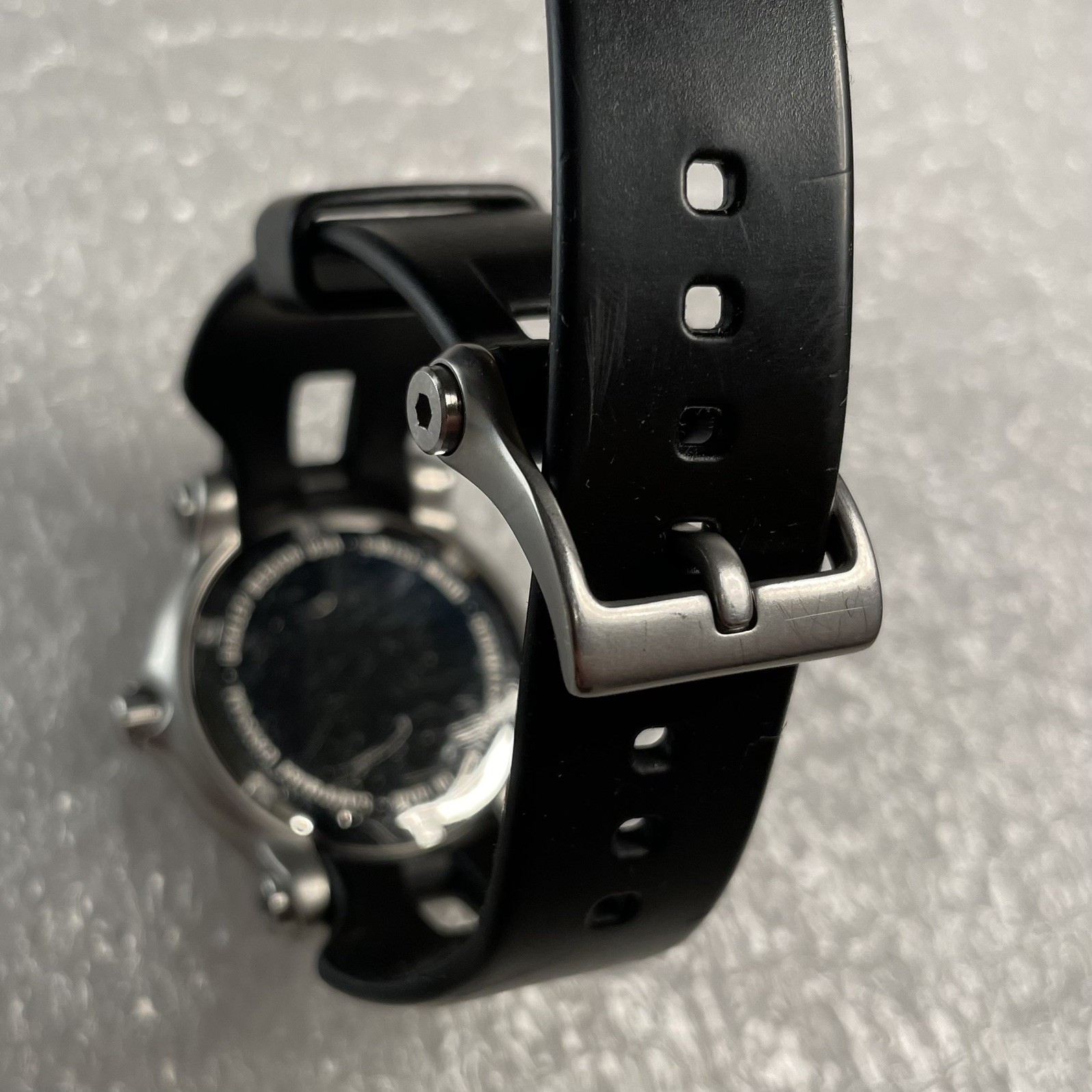 OAKLEY HOLESHOT 3 HAND WATCH. Swiss Made. +Batteries. Check description.