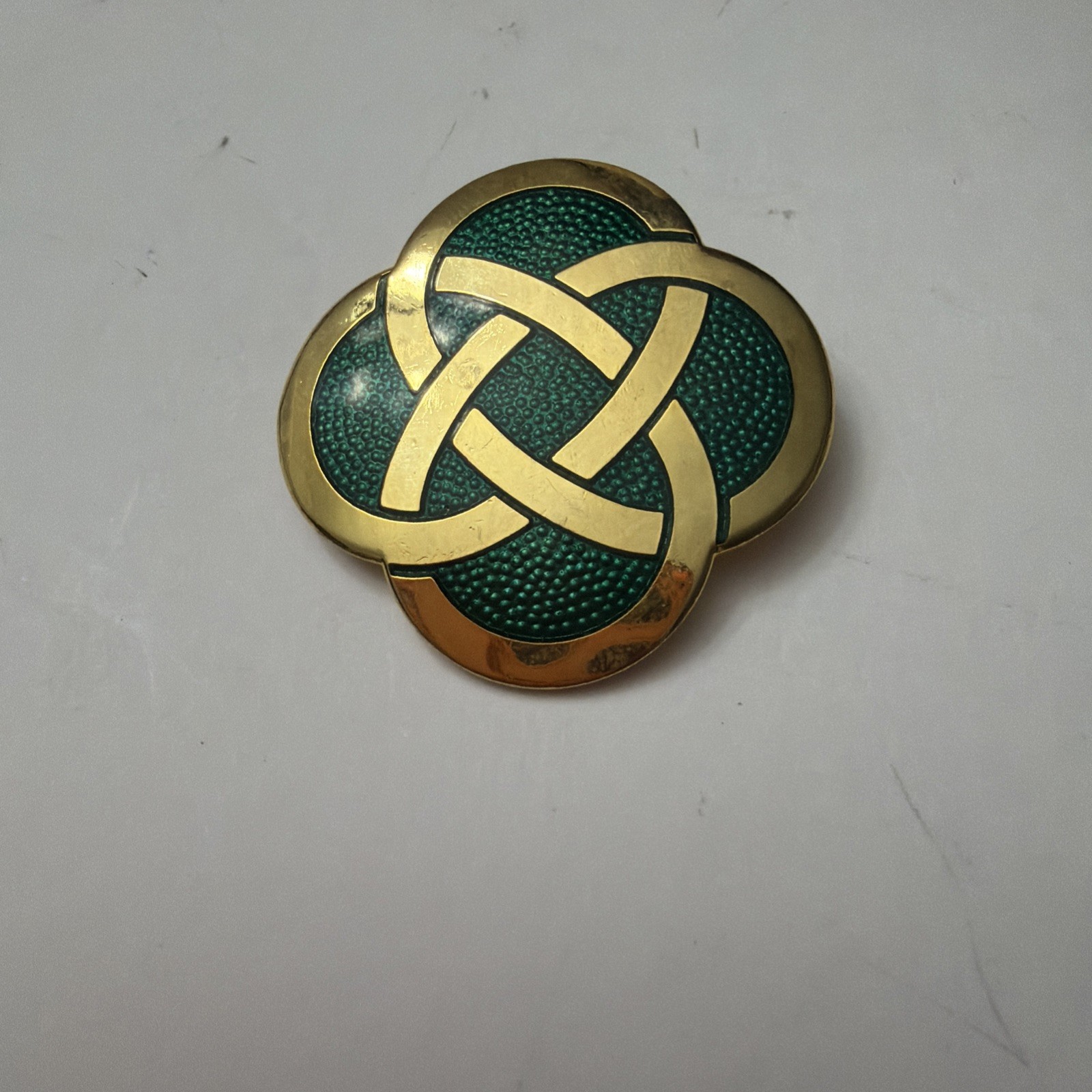 CELTIC SEA GEMS Green Enamel Knot Cloisonne Gold Tone 1.5″ Brooch Pin