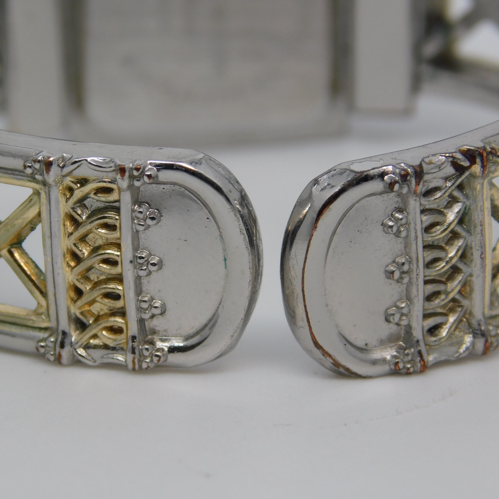 ACCUTIME WATCH CORP. RTB4WB Cuff Bracelet Quartz Women’s Watch Sz.6″ New Battery