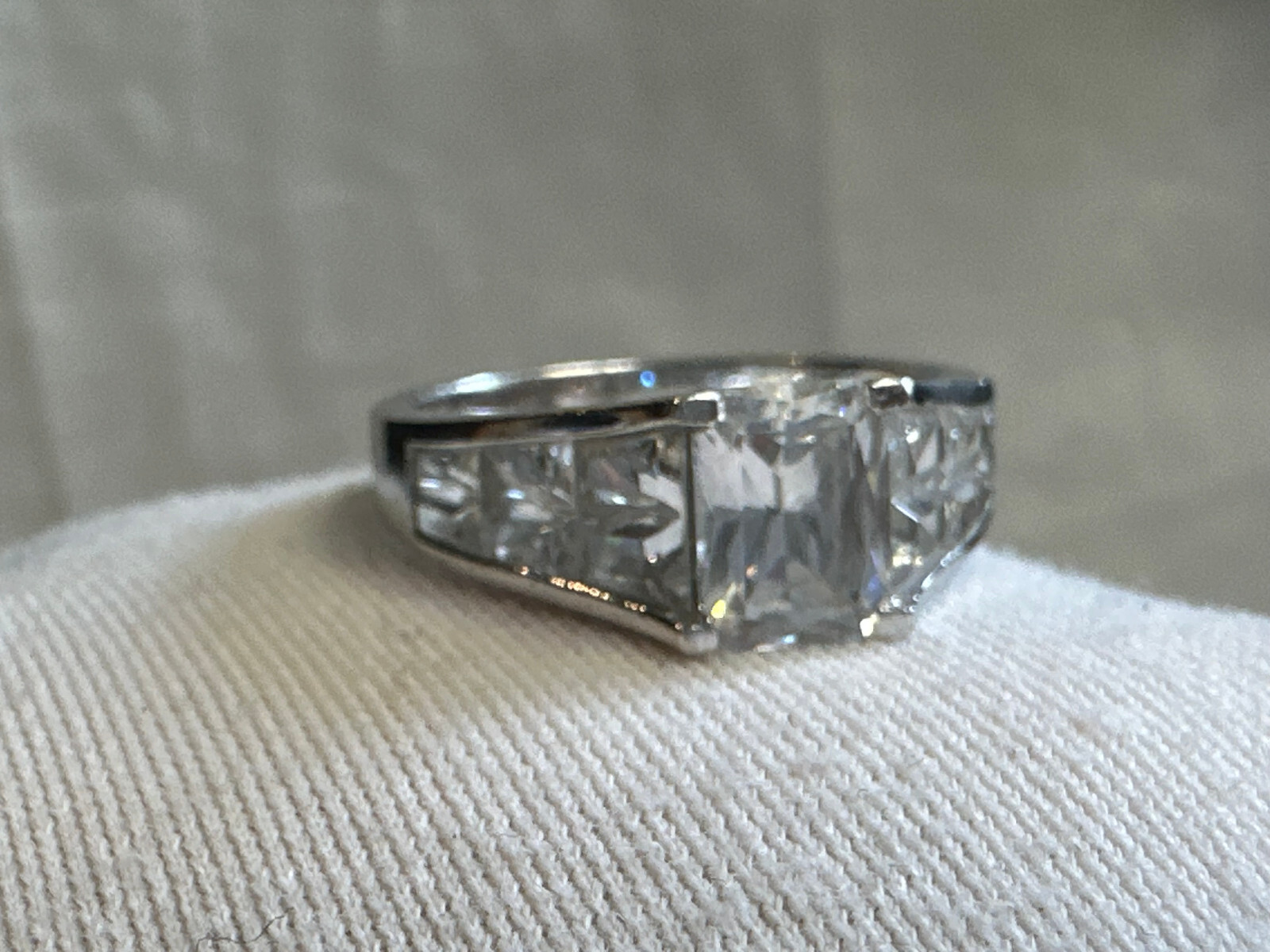 Sterling Silver Ring 5.67g Fine Jewelry Sz 9.25 Band Clear Stones