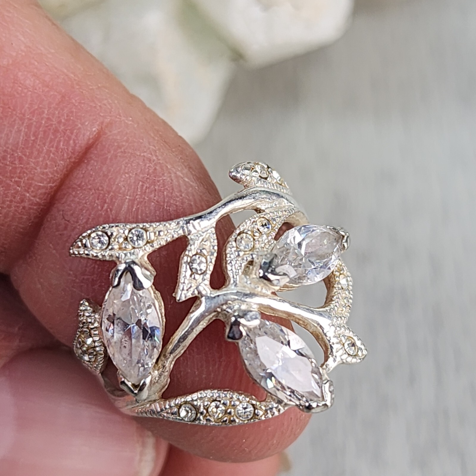 Sterling Silver 925 Ring Sz 7 White Stone Engraved Wide Band Cocktail 1″ Flawed