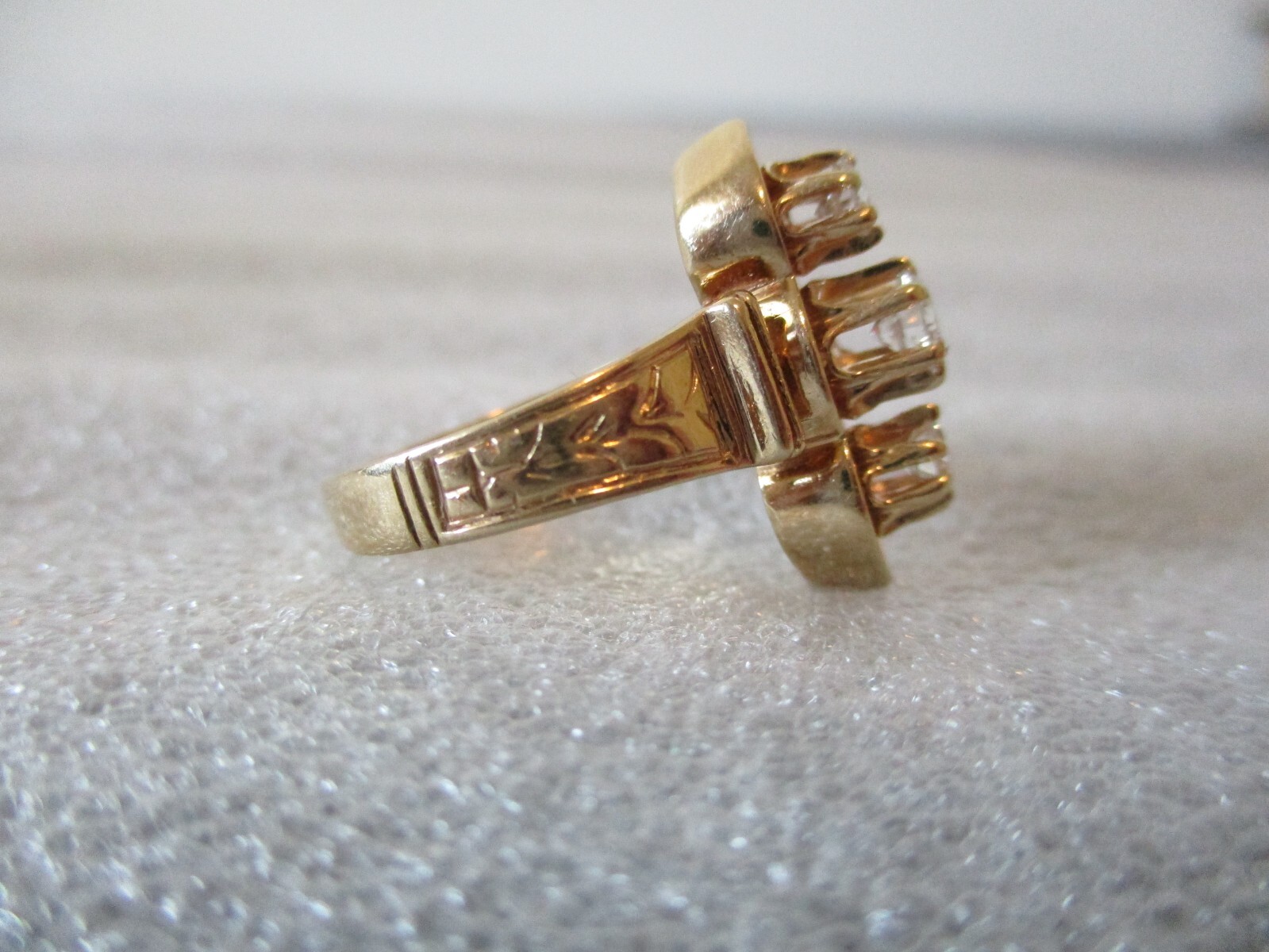 VTG 14K YELLOW GOLD (.30ct APPOX) DIAMOND RING 3 VERTICAL BUTTERCUP SZ 5.5/5.43g