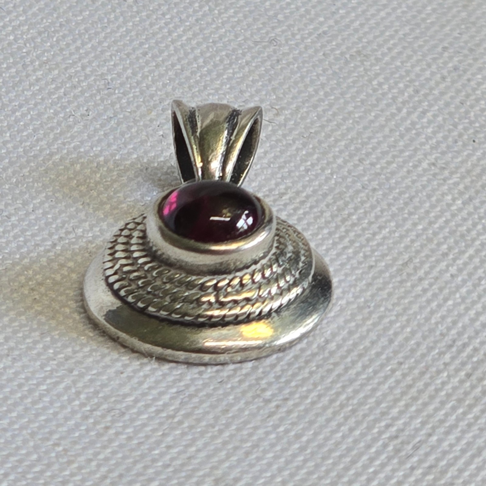 Sterling Silver Pendant 4.39g Fine Jewelry Dark Pink Stone Charm *READ*