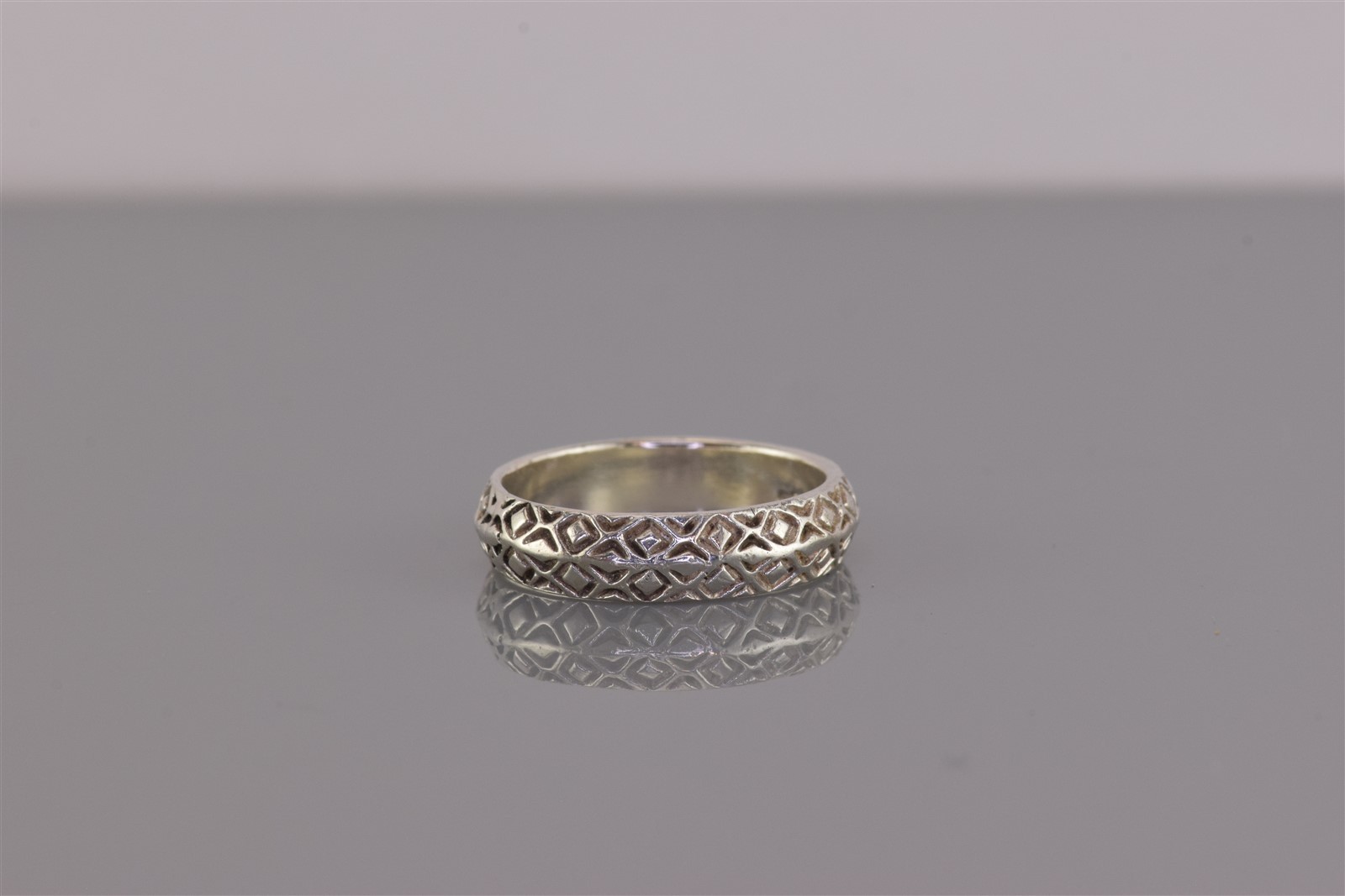 Sterling Silver 5mm Carved X`s & O`s Wedged Band Ring 925 Sz: 6