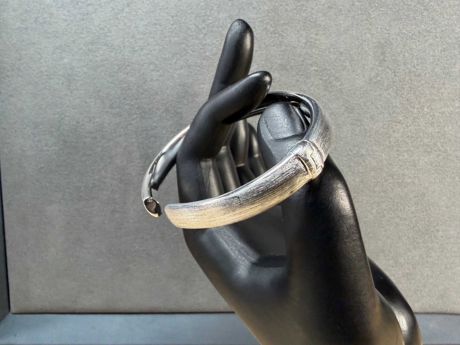 VINTAGE MILOR ITALY 950 Ultrafine Silver Textured Hinged Bracelet 6.75inch / 51g