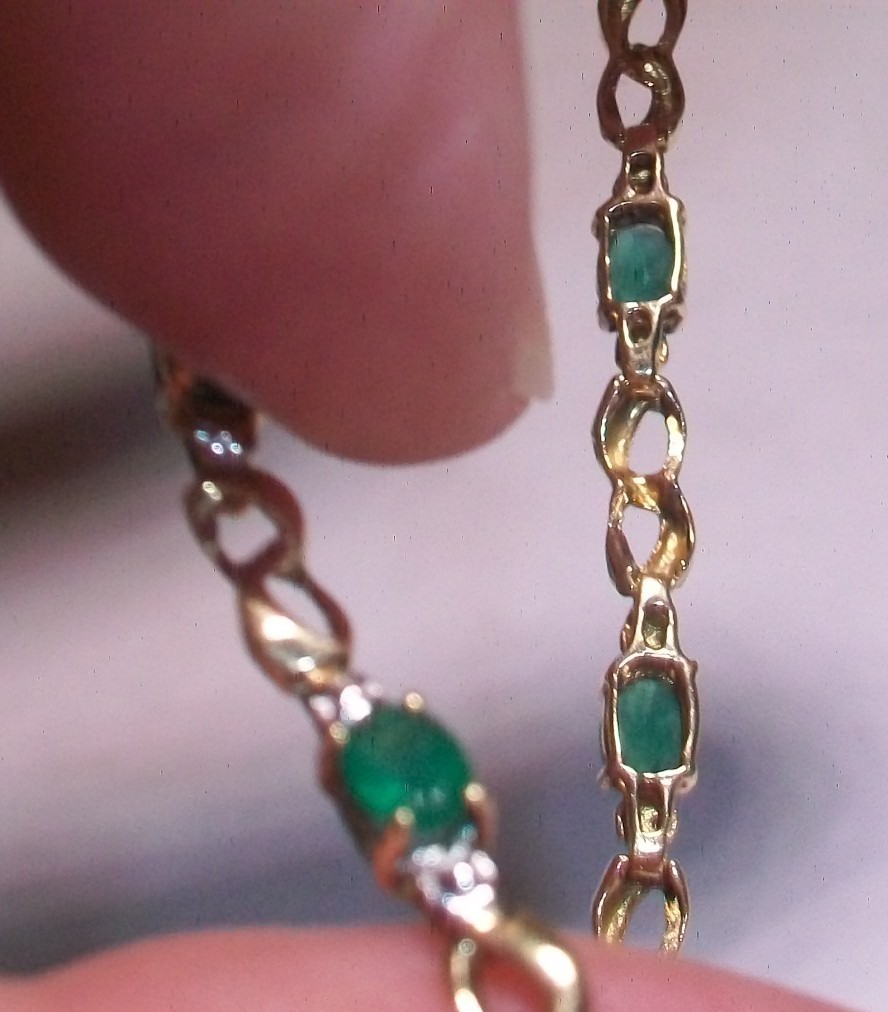 Vintage 10K Yellow Gold Oval Green Emeralds (10) Diamond (2) Bracelet 3.2 Grams