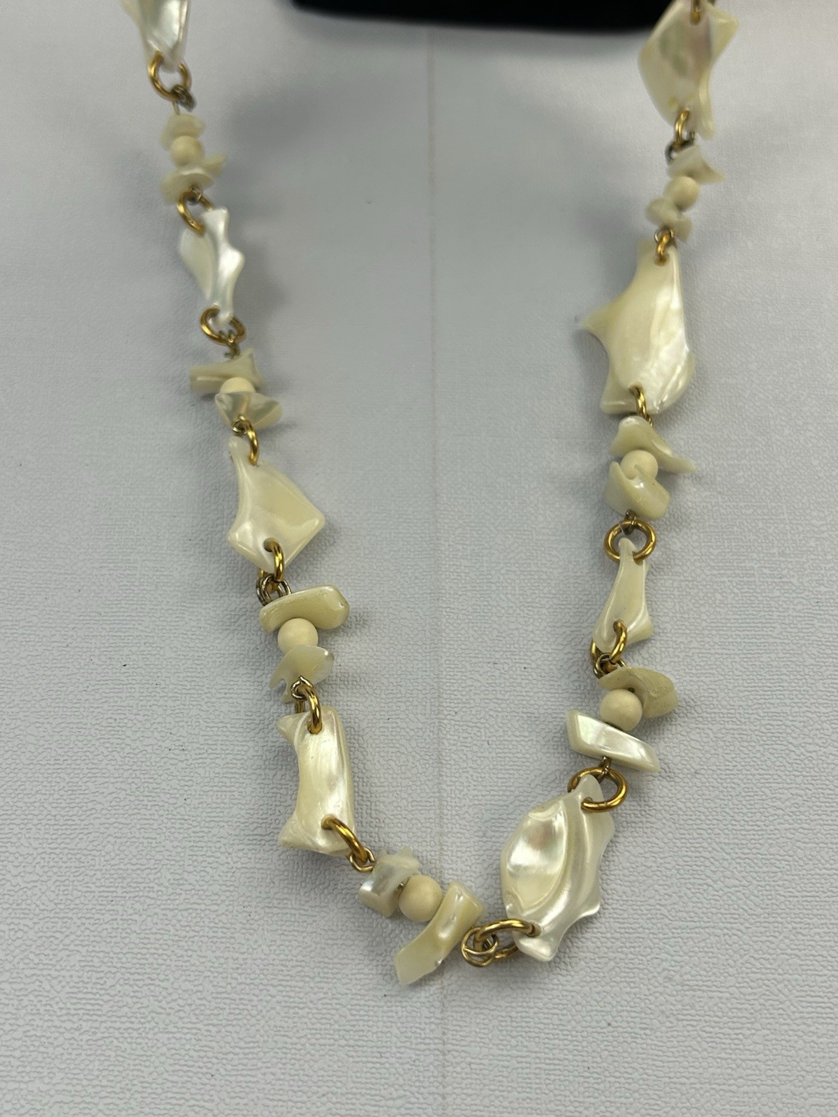 Vintage Mother of Pearl Shell Gold Tone Link Necklace 17” Coastal Boho Chic