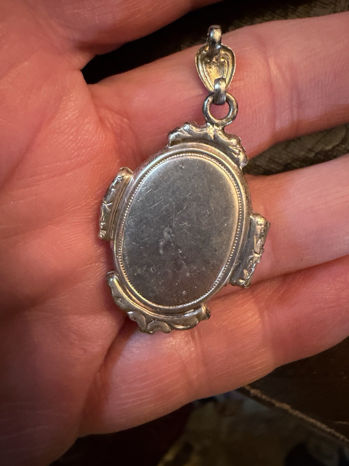 Antique Sterling Silver Locket By Bliss Brothers Co. c.1905–1925 Etched
