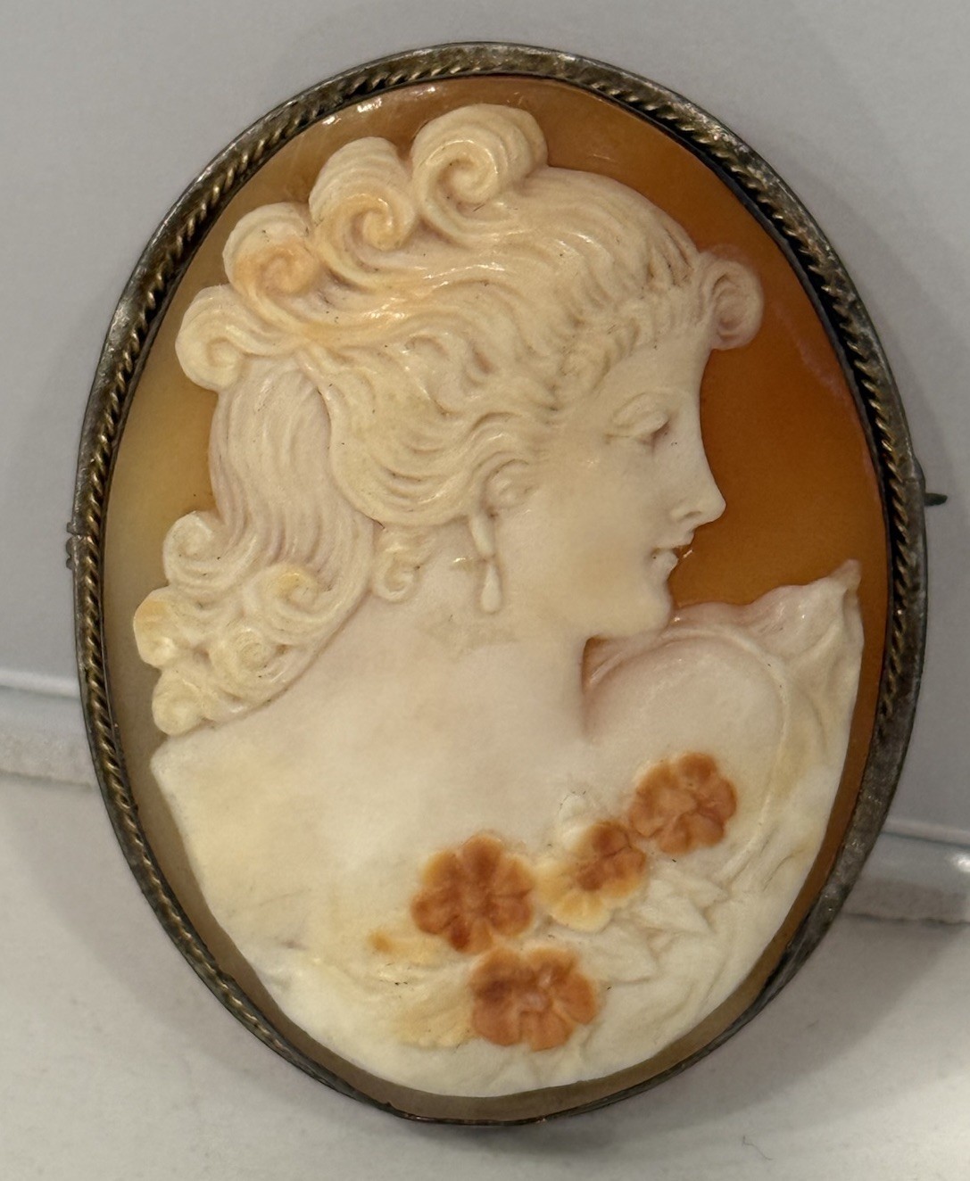Stunning Shell Cameo profile of a woman adorned With Flowers Brooch/Pendant