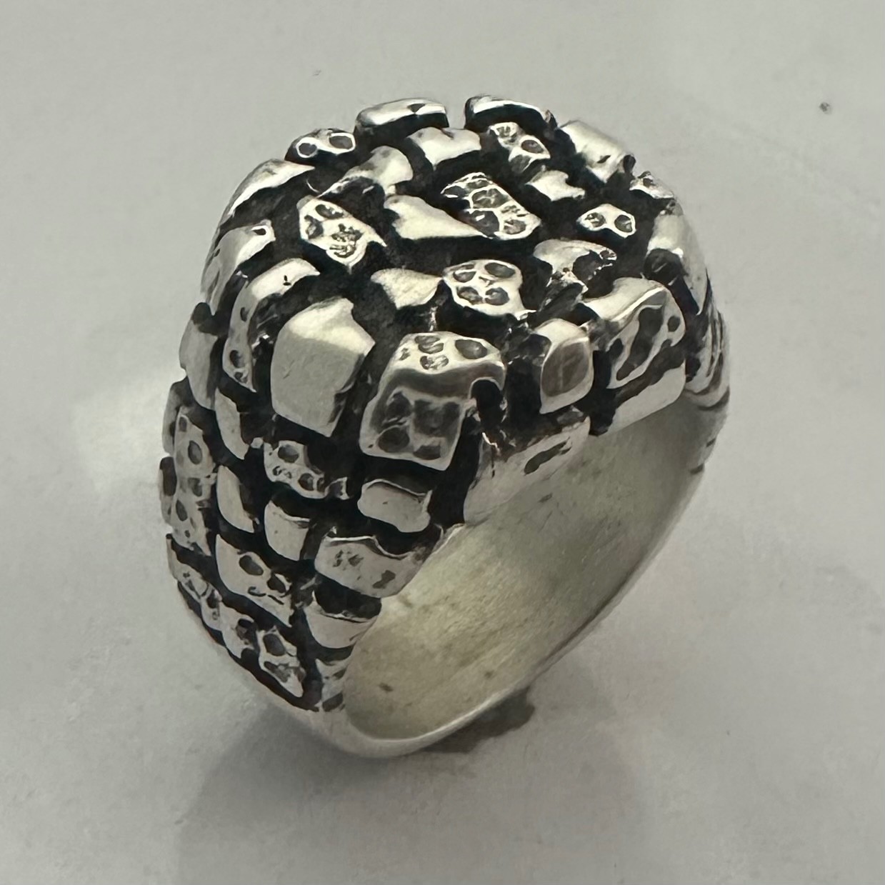 MJG STERLING SILVER . HEAVY NUGGET RING. ROUND TOP. BIKER. 31 GR. SIZE 10+
