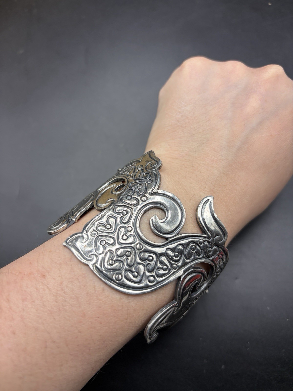 Vintage 1972 Dynasty Eugene Bertolli for Napier Silverplated Clasp Bangle 7”L