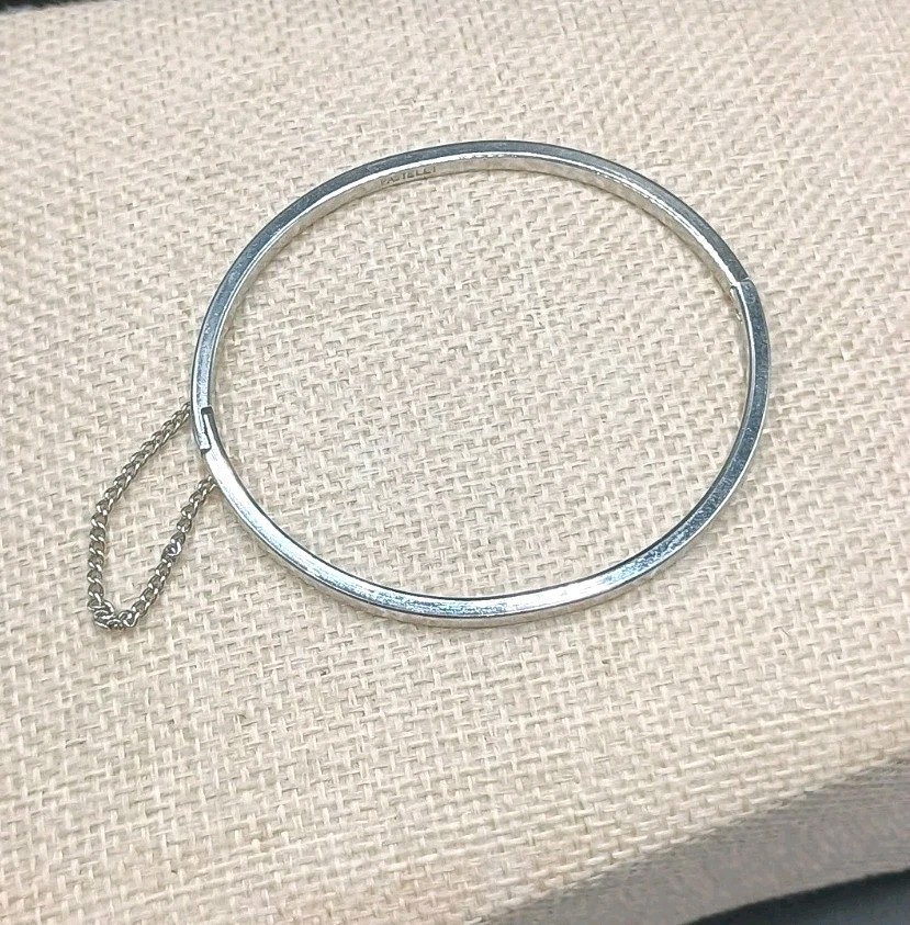 Vintage Pastelli Hinged Bangle Bracelet Silver Tone 7″ Saftey Chain Push Lock
