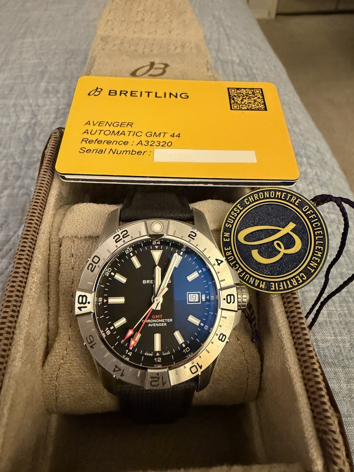 Breitling Avenger Automatic GMT 44 A32320101B1X1