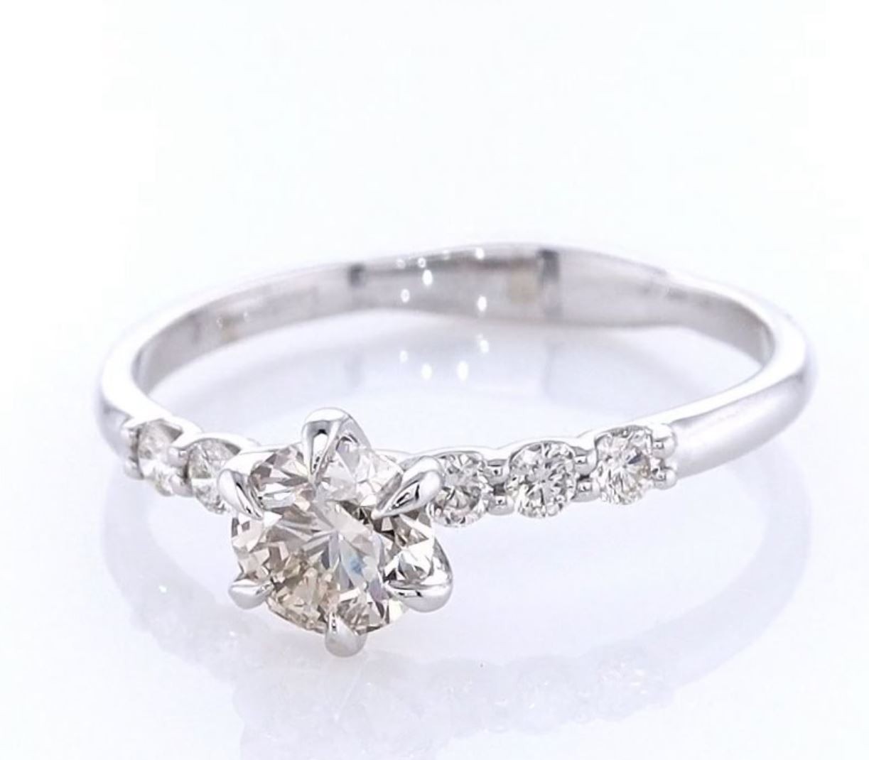 IGI Certified 14 kt White gold 0.69ct. Natural Round Brilliant Cut Diamond Ring