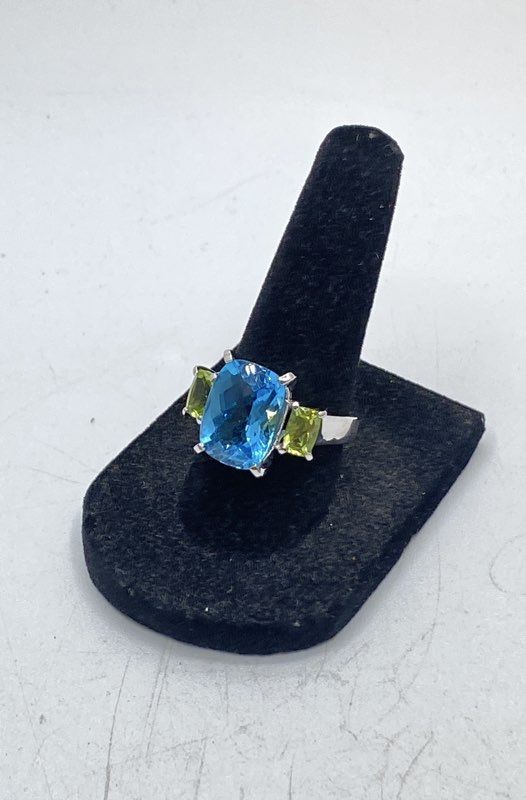 14K White Gold Blue Topaz and Peridot Three Stone Ring Size 6.5 5.6g