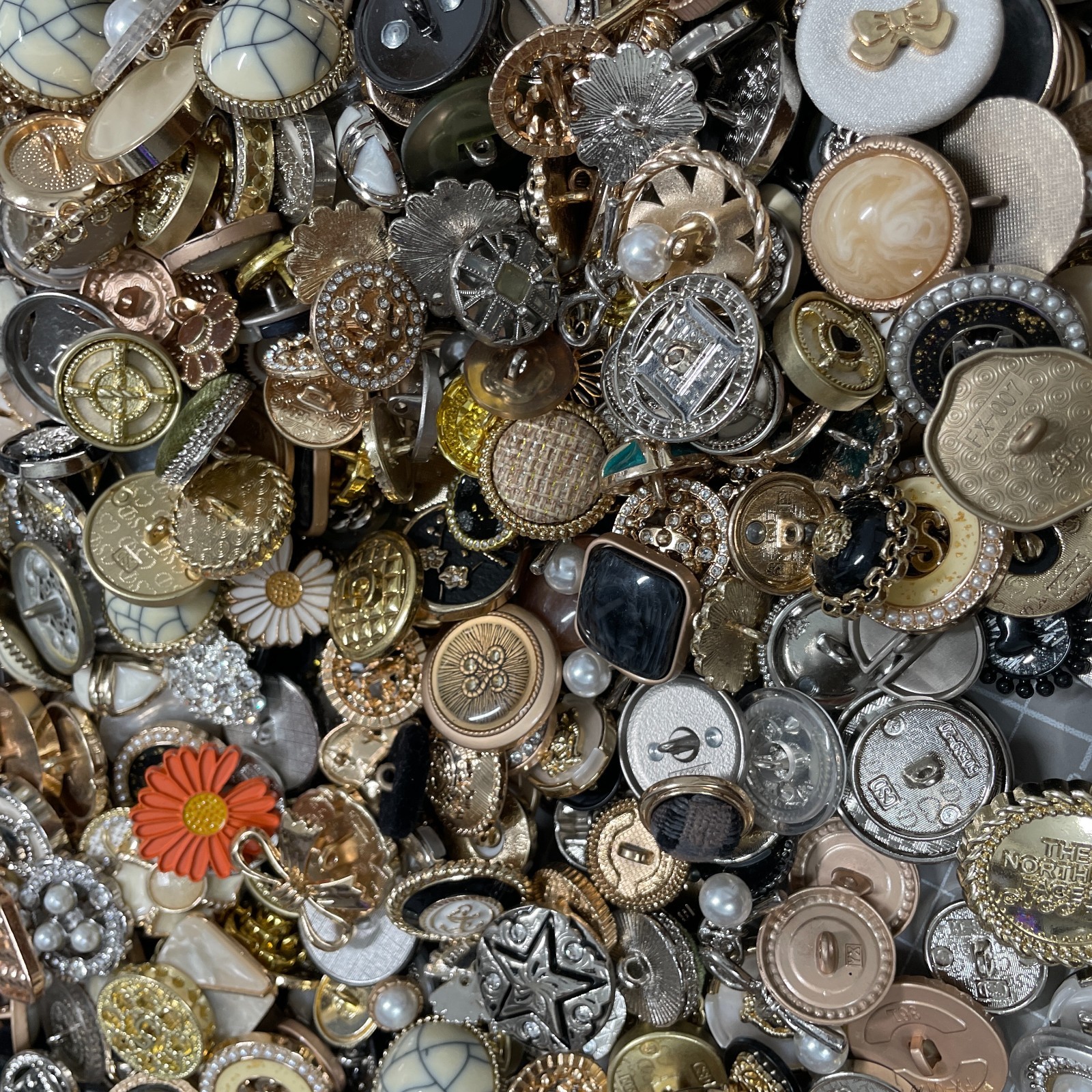50pcs Estate Style Vintage Buttons Mixed Sizes Colors Scrapbooking Craft Use