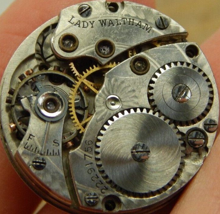 Antique Waltham Pocket watch movement size 10L 15j Grade Lady Waltham circa 1918