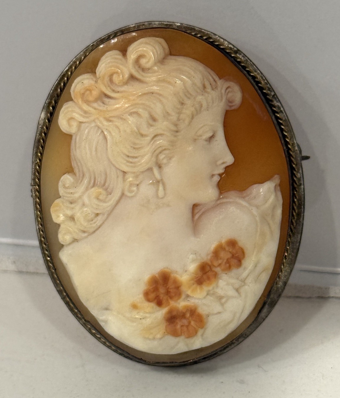 Stunning Shell Cameo profile of a woman adorned With Flowers Brooch/Pendant