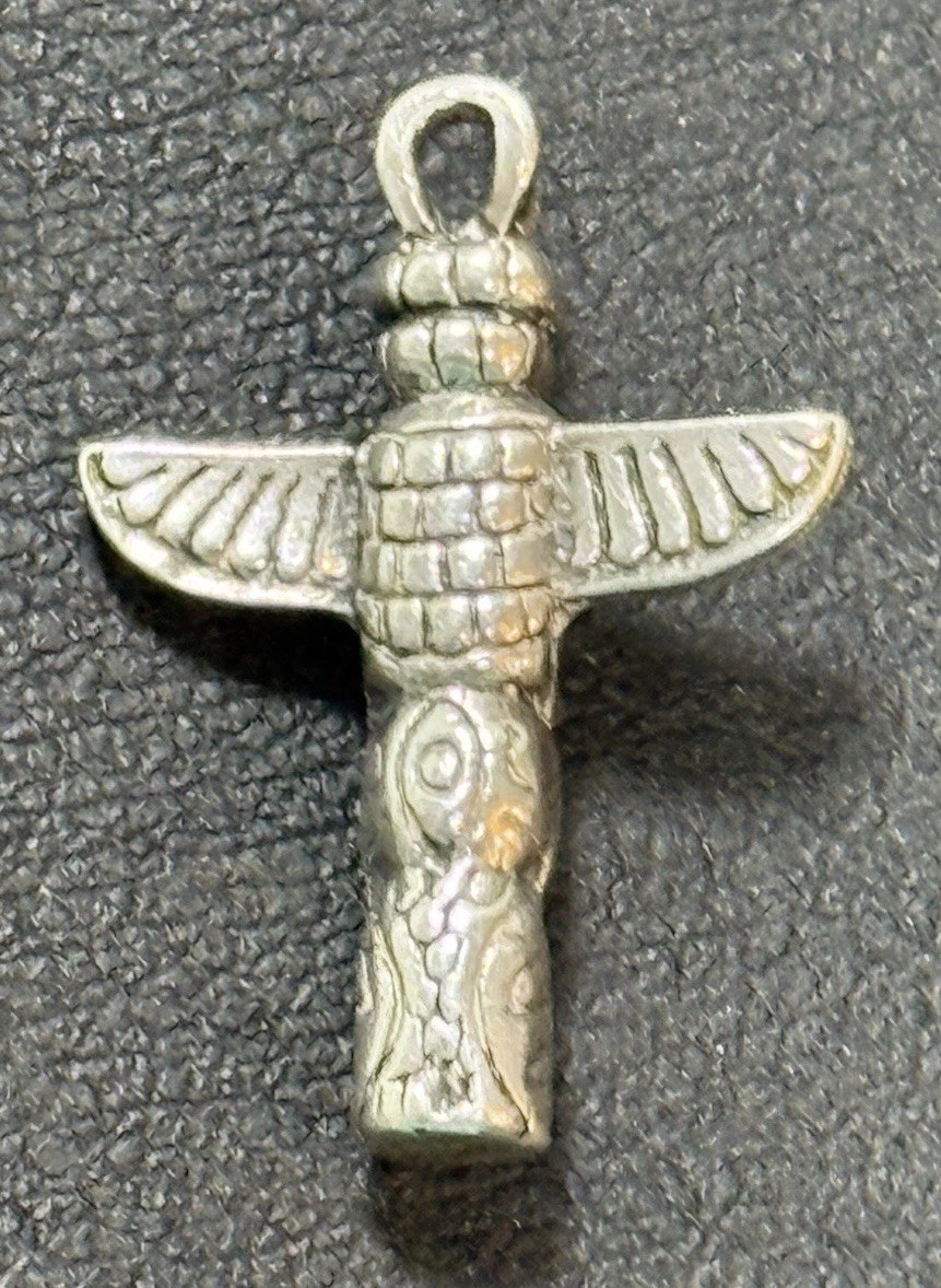 4.76 Grams .925 Sterling Silver Native American Totem Pole Owl And Eagle Pendant