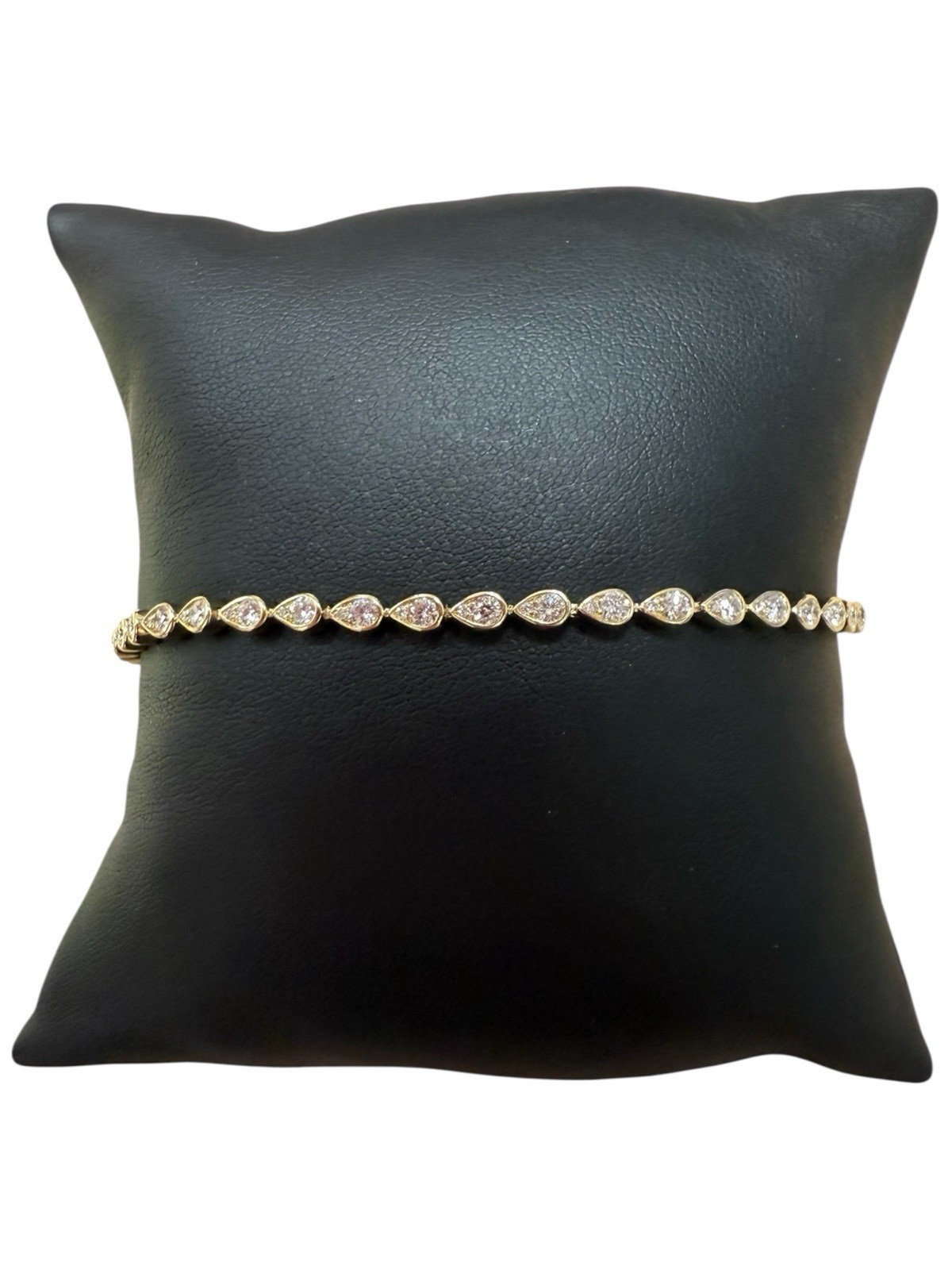 14k Yellow Gold 2.29ctw Diamond Teardrop Bracelet