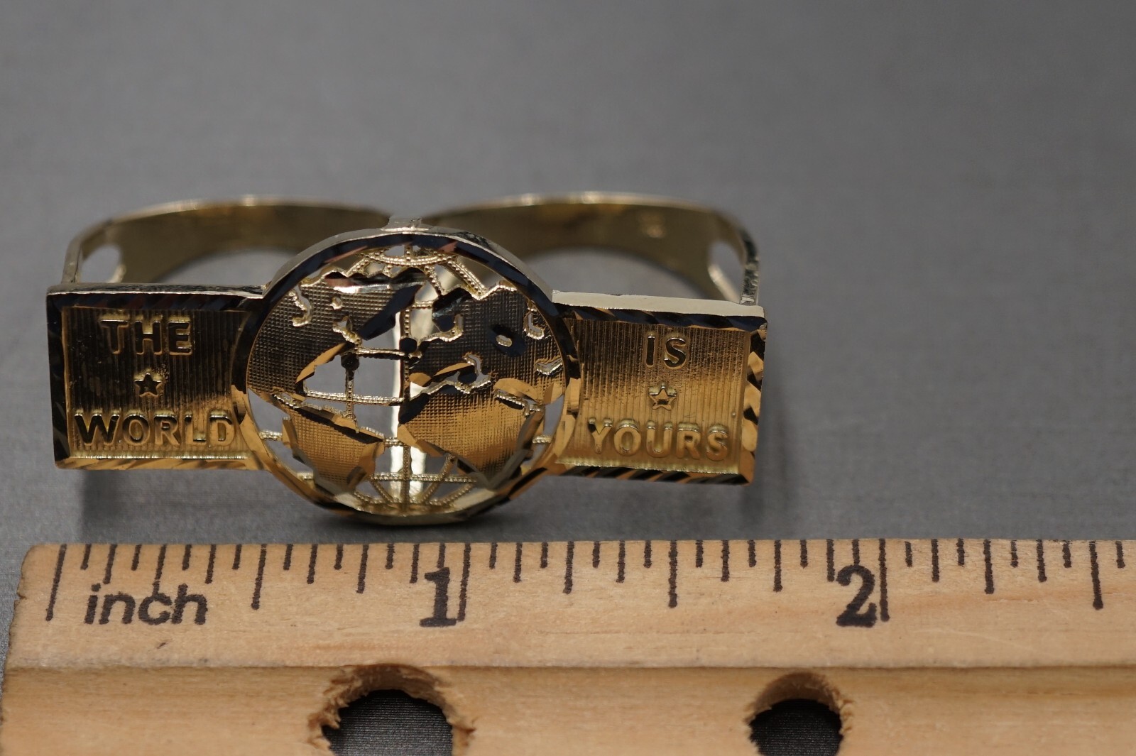 10K Solid Yellow Gold THE WORLD IS YOURS Two Finger Band Ring. Size 9.5 , 10