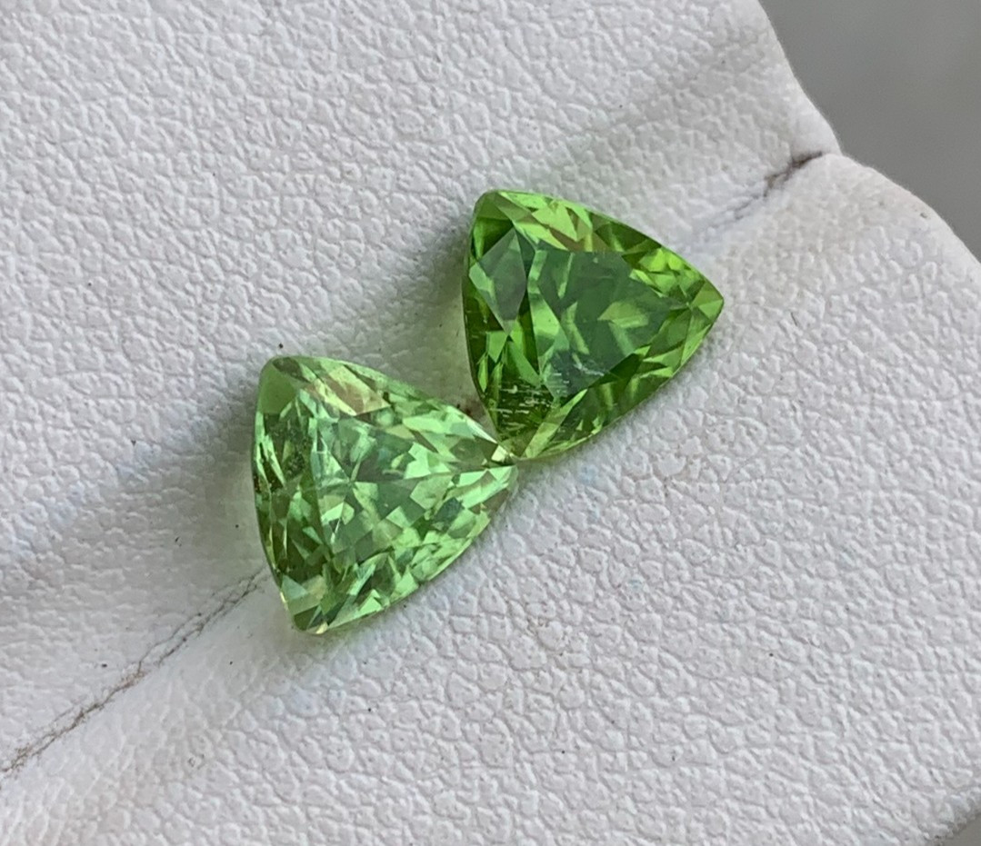 Peridot pair gemstones | 4.25 carat | Triangle cut for ear rings jewellery
