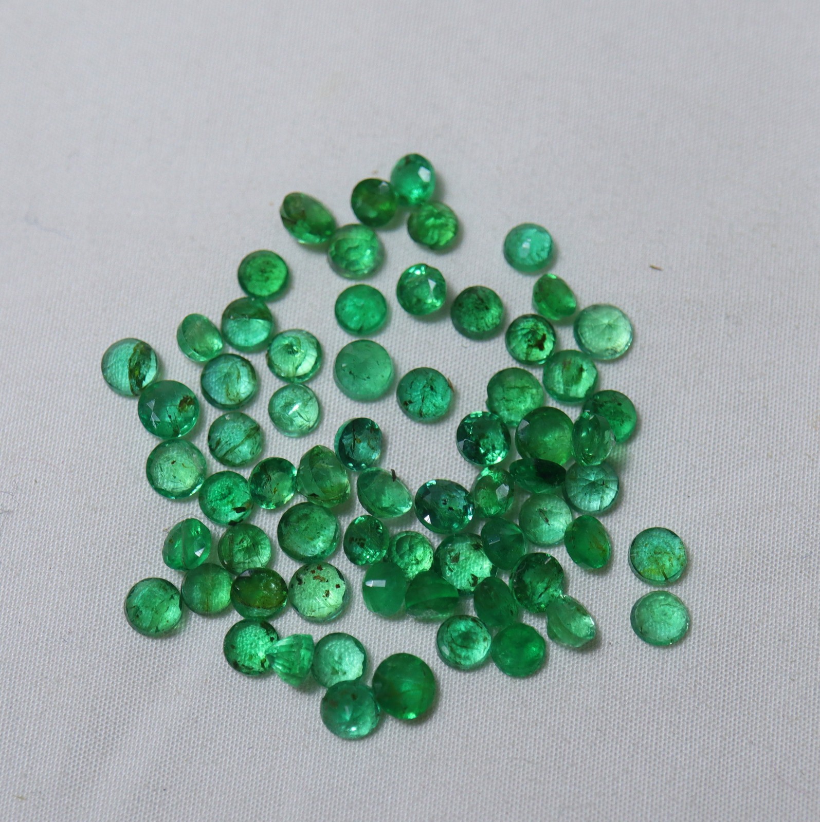 6.5Ct Natural Green Zambia Emerald Faceted Round Gemstones 66 Pcs Lot 2.5 To 3MM