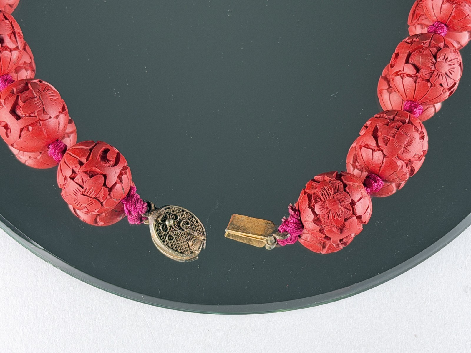 Vtg Chinese Export Red Cinnabar Carved Lacquer Bead Necklace 28″ Hand Knotted