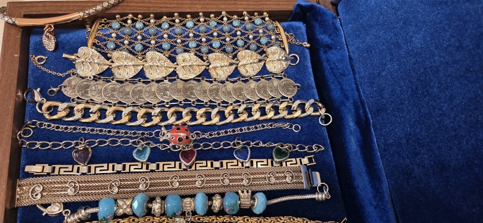 Vintage Mod Bracelet Lot Of 40.dainty.12 Signed Monet Joan Rivers Avon Henri…