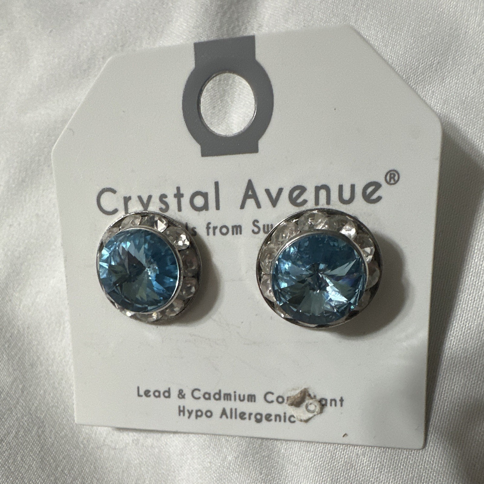 Crystal Avenue Hypoallergenic Round Halo Stud Earrings Blue Crystal Silver