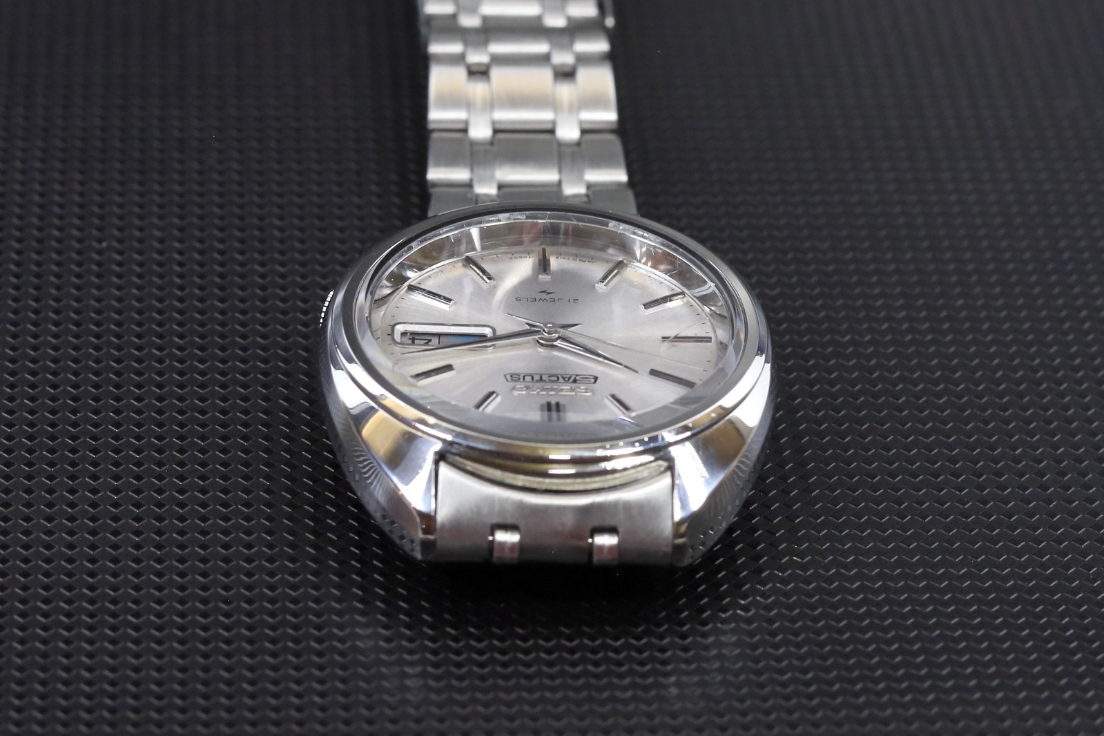 Vintage Seiko 5 Actus 7019-7070 Auto 21J Silver Sunburst Day-Date JDM