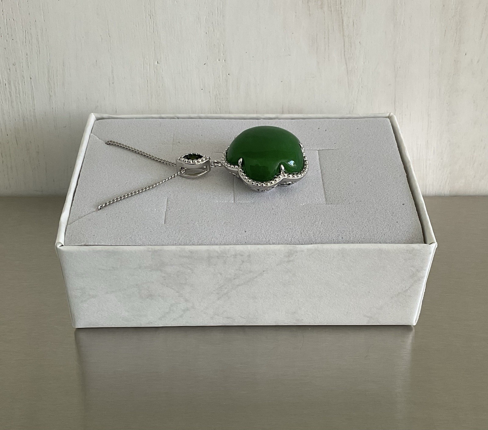 Green Jade Chrome Diopside Floral Pendant Necklace 925 Sterling Silver 18″ Chain